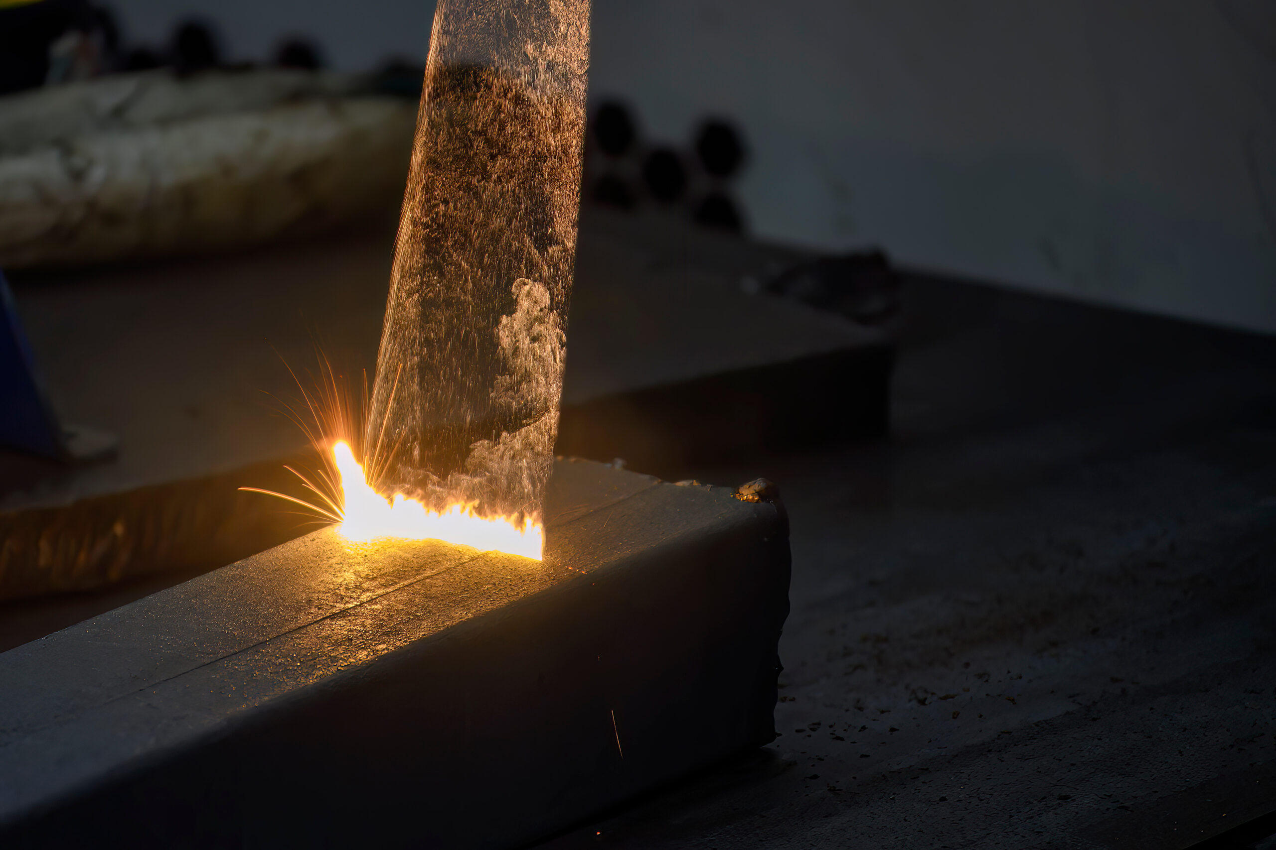 High technology dust removal the steel square pipe cleaning process by laser. laser rust removal